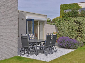 Modern furnished detached bungalow, located on the marina